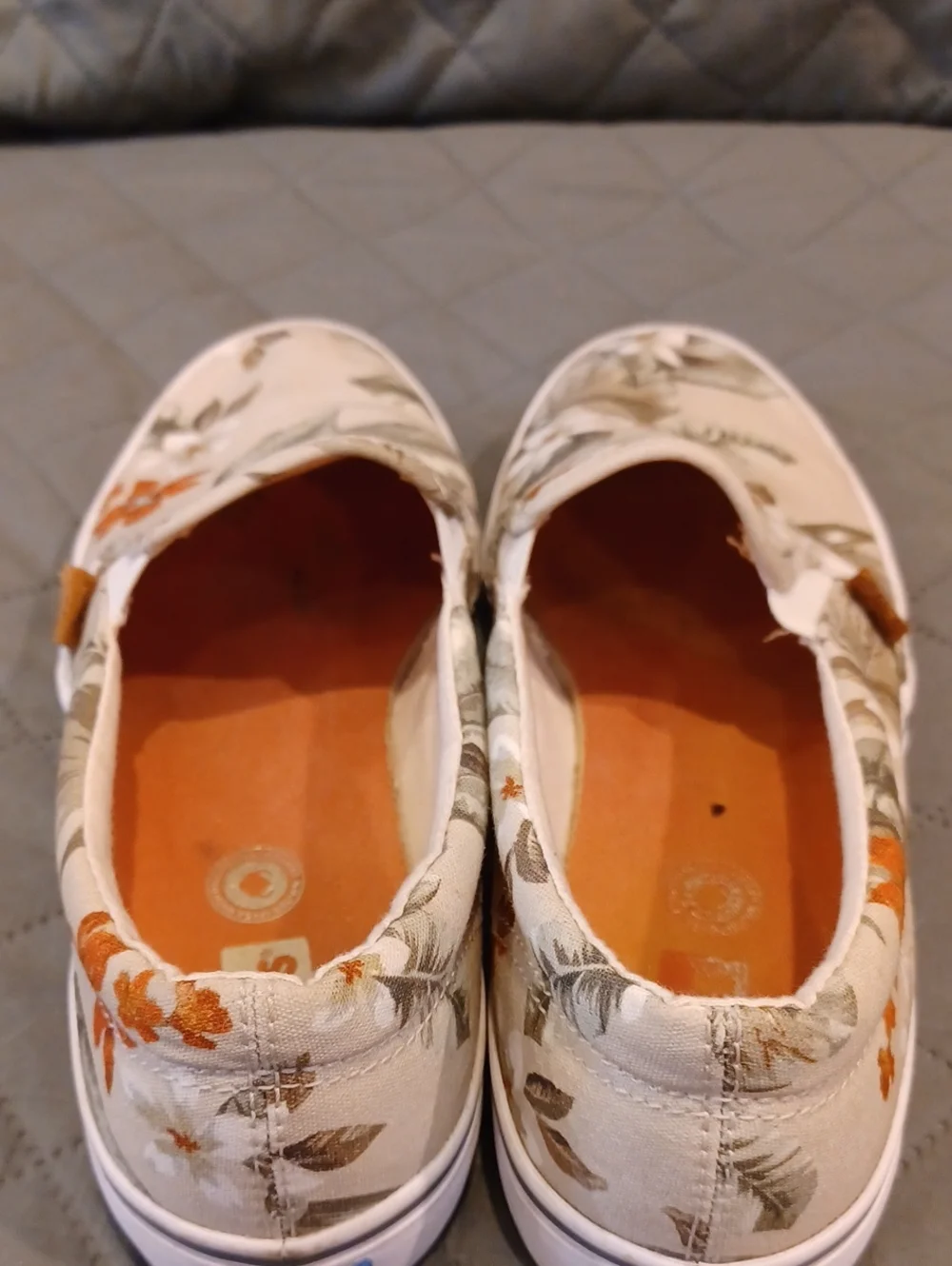 Slip-On Floral Canvas Women's Shoes in Beige Sz 9